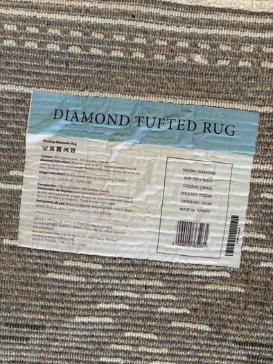 Diamond tufted rug