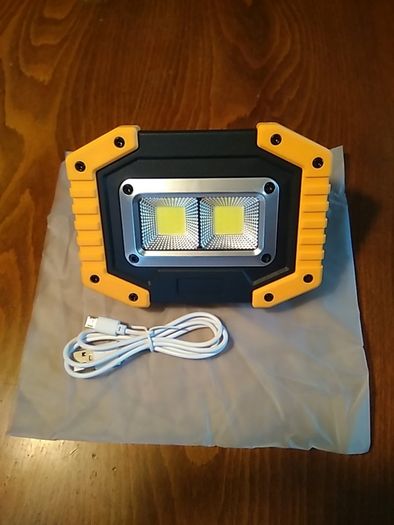Rechargeable LED Floodlight 30w with mobile phone charger