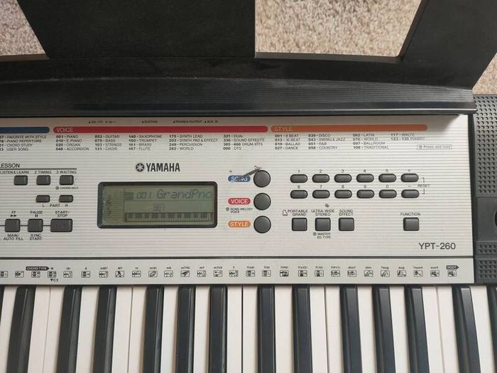 Yamaha YPT-260 Keyboard
