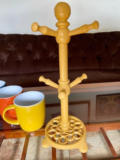 Vintage Traditional Mustard Yellow Cast Iron Mug Tree Holder Rustic Farmhouse Kitchenalia