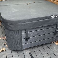 Wellis Hot tub