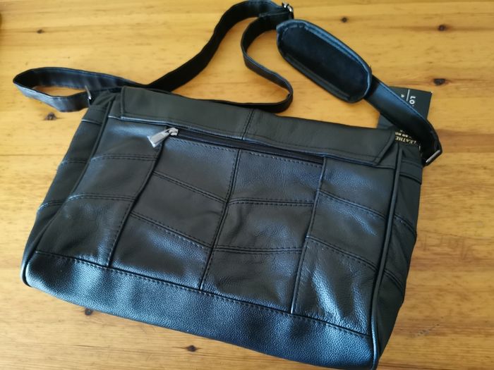 Casual handbag genuine leather black Stylish office bag for documents laptop Shoulder