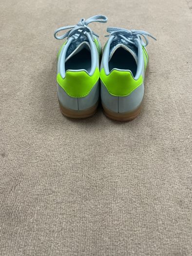 sports shoes