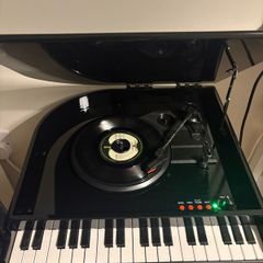 VOSTERIO Vinyl Record Player (Bluetooth, Built-in Speakers)