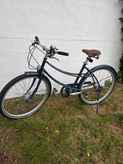 Beautiful Pashley Penny ladies bike.
