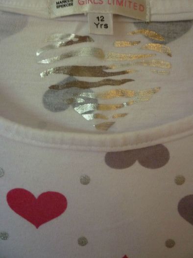 Girls Fab White M&s T-shirt Age Age 10-12 Years Heart Logo. Super Condition