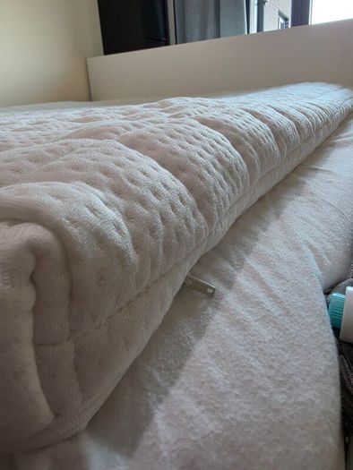 Mattress topper 180x200 barely used