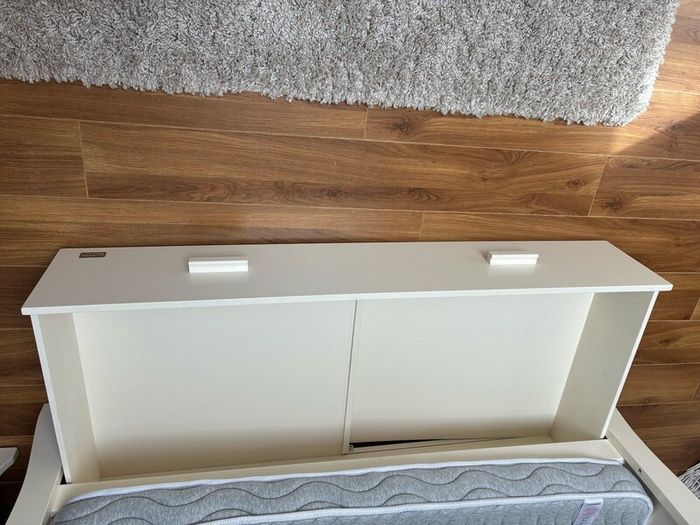 Oslo Cotbed with matching chest of drawers