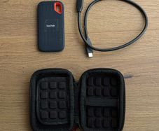 Sandisk Portable SSD 500gb + Accessories