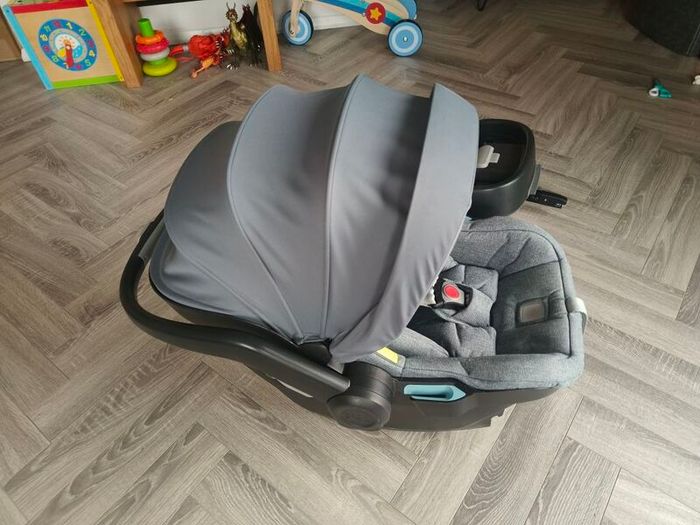 UppaBaby Mesa with isofix base