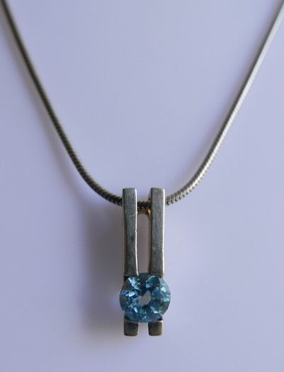 Vintage 925 Sterling Silver Pendant with Blue Stone on chain