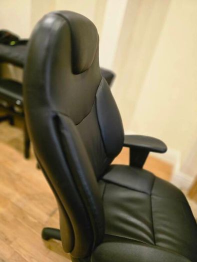 Premium Executive Office Chair, High Comfort, Excellent Condition