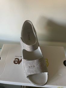 Suave Yolanda Women's Sandals