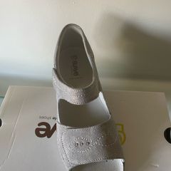Suave Yolanda Women's Sandals