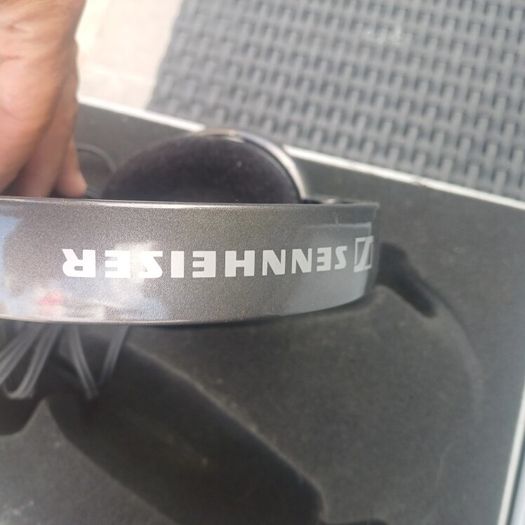 Legendary Reference Class Sennheiser HD650 open-back dynamic headphones boxed