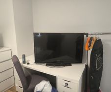 40 inch tv and control's