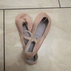 :Ballet poms   size 5