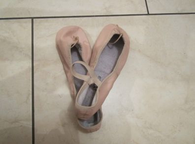 :Ballet poms   size 5