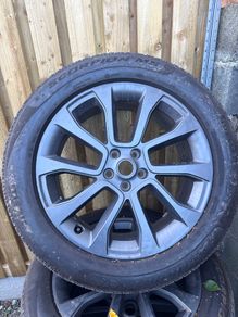 Land Rover 21 Alloy with tyres