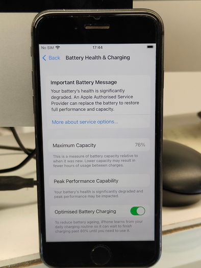 Apple iPhone 8 64GB Factory Unlocked Black (Battery: 76%)