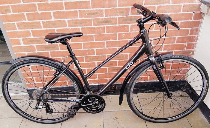 Ladies giant liv bike in nearly new condition