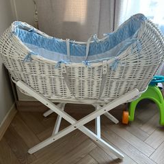 White Wicker Pod Moses Basket