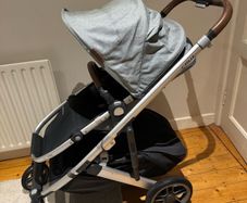 Uppababy Cruz V2 Stroller bundle (Gregory colour) inc 285EUR of accessories