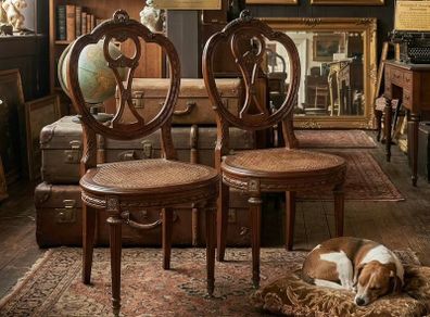 Very nice pair of chairs ...