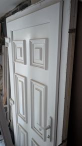 Pvc and aluminium exterior doors
