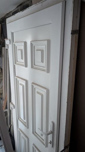 Pvc and aluminium exterior doors