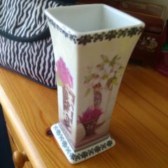 Set Of Two Vases Very Nice .