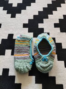 Boys/girls handmade wool slipper/socks.Would fit shoe size UK11-12
