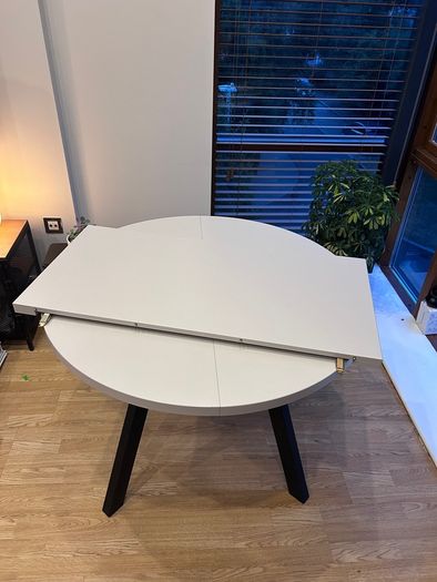 Extendable Dining Table