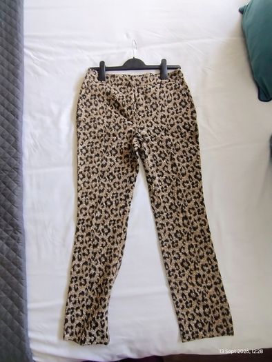 Leopard print cropped trousers