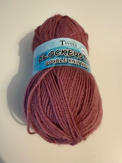 5 balls of blush pink yarn wool
