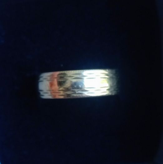 9ct men's heavy gold band 4g size S
