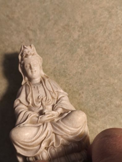 Vintage Chinese Buddhism Quan Yin Kwan-yin White Resin.