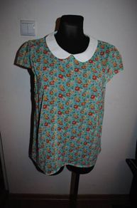 Lovely floral top size UK14 EU42 Postage included
