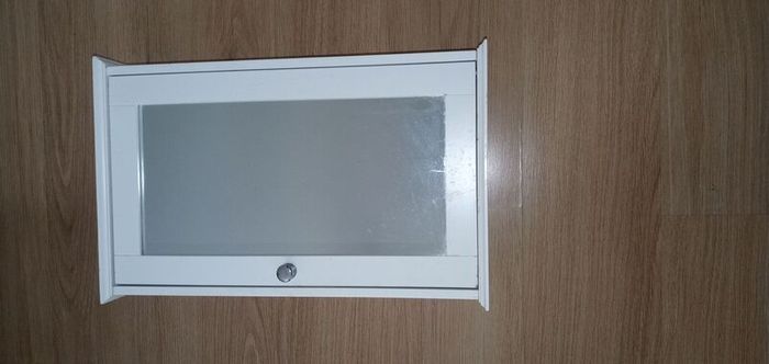 Bathroom wall cabinet