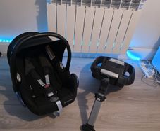 Immaculate car seat and Isofix base