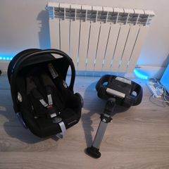 Immaculate car seat and Isofix base