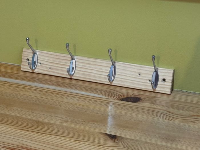 4 hook rail hanger