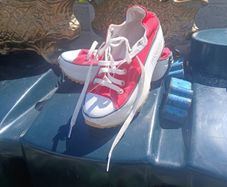 converse. Red size 5