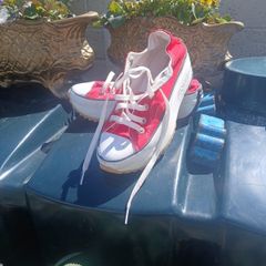 converse. Red size 5