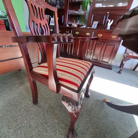 Hand carved Mahogany dinning table with 6 chairs