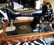 Vintage Singer 99K Sewing Machine - Working, With Accessories