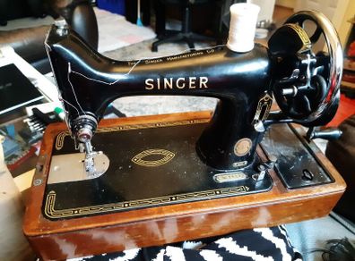 Vintage Singer 99K Sewing Machine - Working, With Accessories