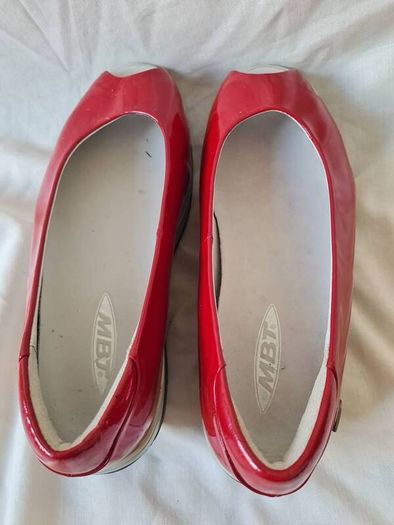 Mbt kainga rockers Size 4 eu 37 red leather in excellent condition