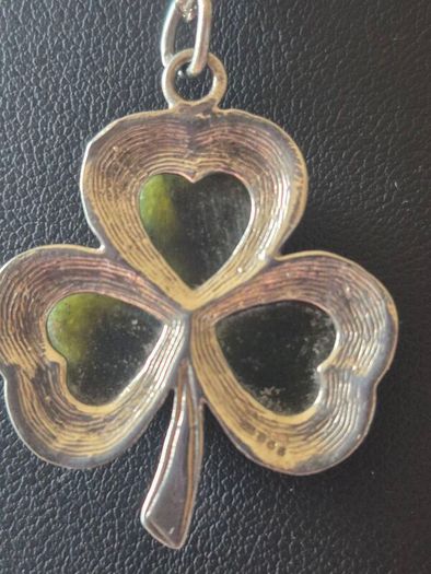 Beautiful vintage sterling silver shamrock necklace with green marble