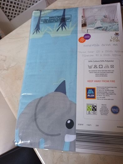 Lily & Dan Cot Duvet  Set.   B.N.W.T  S. 120cm x 150cm.